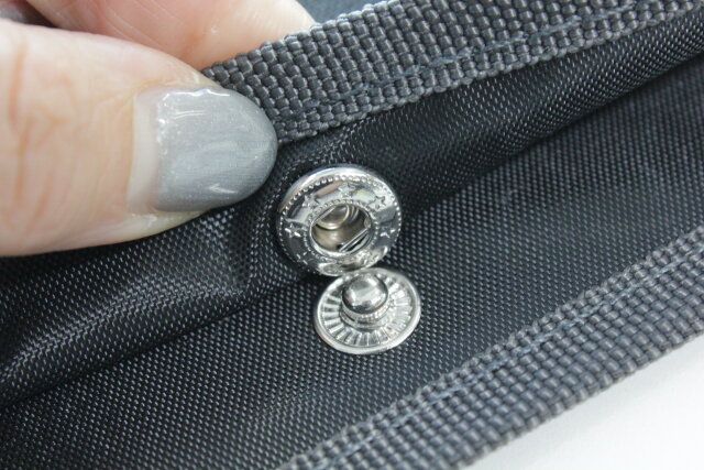 ダイソー バッグインバッグ（27cm×21cm×2.5cm、BK） ボタン