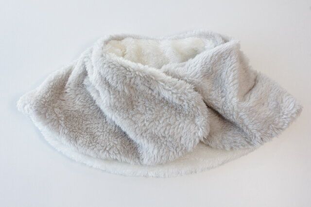 ダイソー スリーピングマフラー（リバーシブル）