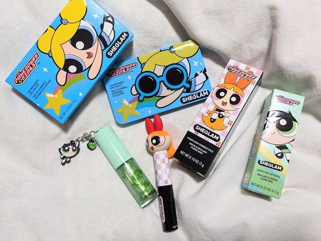 The Powerpuff Girls×SHEGLAMのコラボ写真