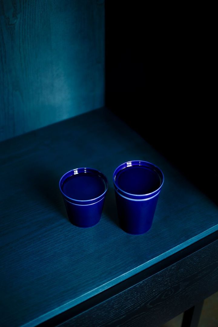 スウェーデンで最も優れたガラス・陶器デザイナーのひとり、インゲヤード・ローマンの温かく柔らかな作品。Photo_ Sebastian Stadler