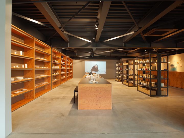 有田焼ショッピングリゾート「アリタセラ」内にあるフラッグシップショップ。2016/のフルラインアップを揃える。