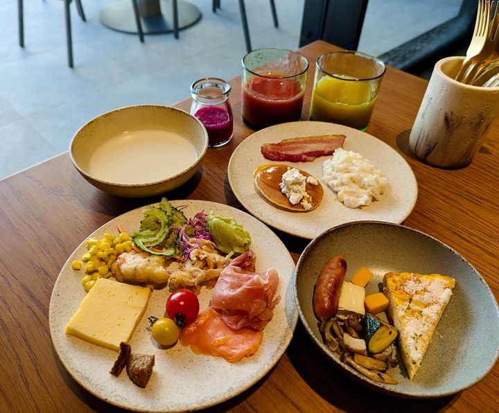 ブッフェスタイルの朝食