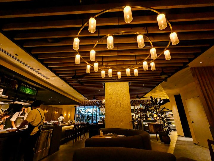 「BATIDA」。オープンキッチンでライブパフォーマンスも