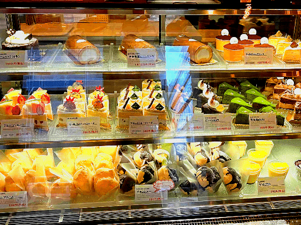 店内ショーウインドウ