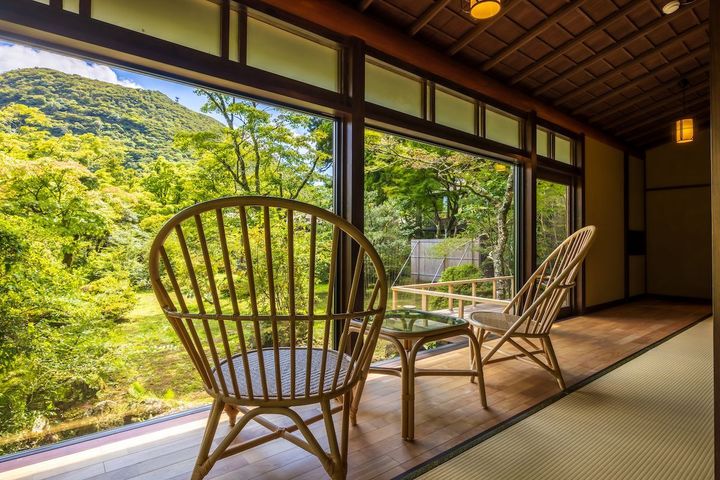 皇室ゆかりの館「離れ」の客室「洗心亭」。東宮時代の大正天皇が休憩した建物の一部を移築。今年9月にリニューアルした。