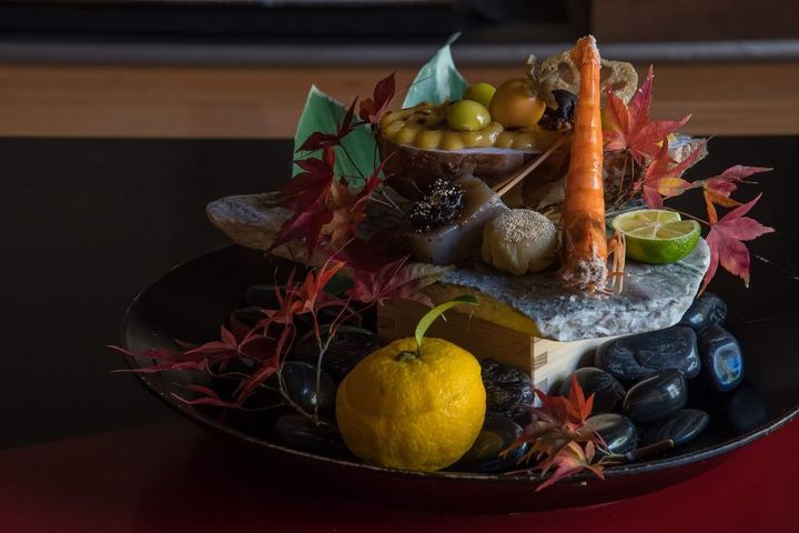 夕食では、群馬名産の上州牛や獲れたての岩魚など、地元素材の春夏秋冬それぞれの旬が堪能できる。