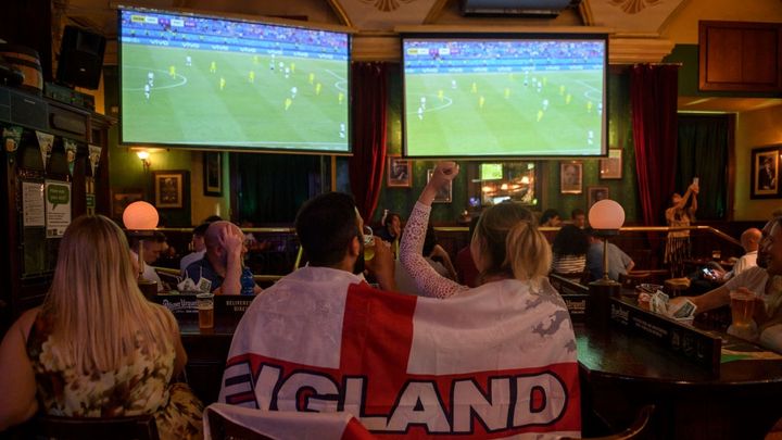 DAZNとUSENが「飲食店のスポーツ上映」で連携！DAZN初、スマートTVとのセットプランが販売