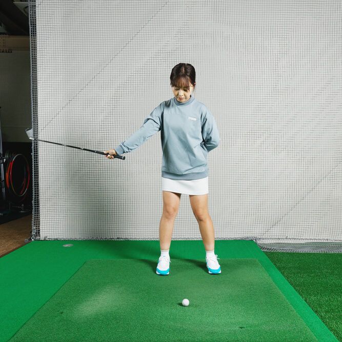 右腕1本での連続素振りやショットは「フック防止」に効果アリ！