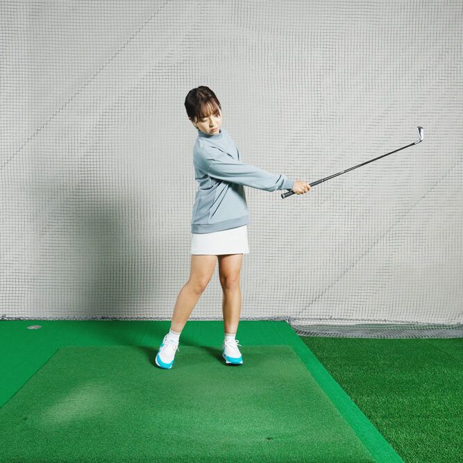 右腕1本での連続素振りやショットは「フック防止」に効果アリ！
