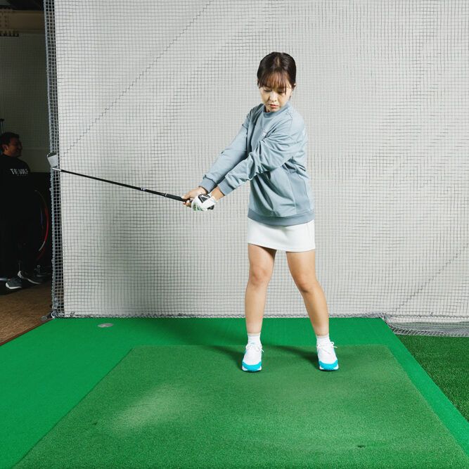 右腕1本での連続素振りやショットは「フック防止」に効果アリ！