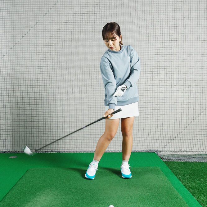 右腕1本での連続素振りやショットは「フック防止」に効果アリ！