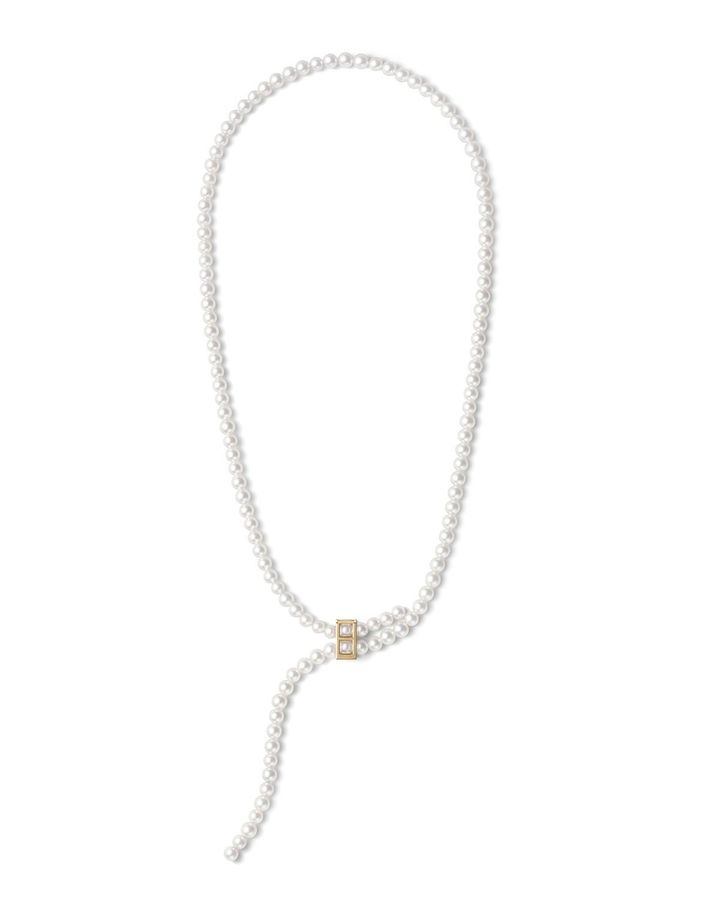 クラスプの留める位置でシルエットを変化させることが可能