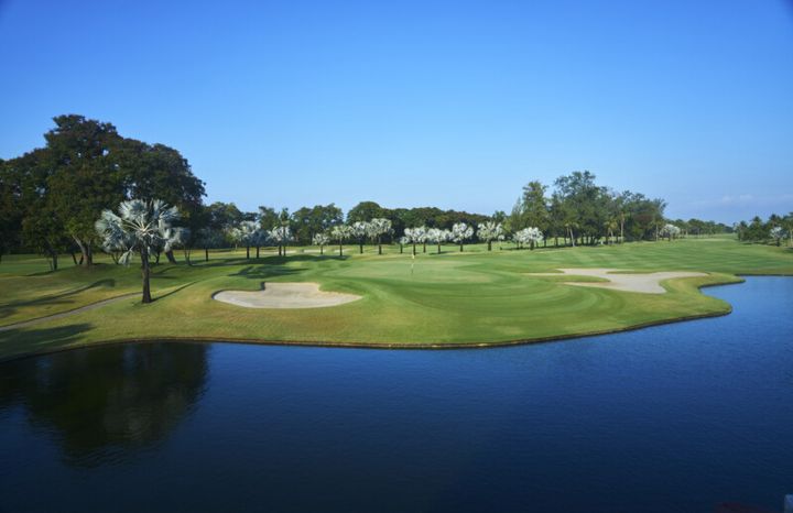 バンコクの名門コースで極上なゴルフ体験を！現地の人気スポットも紹介