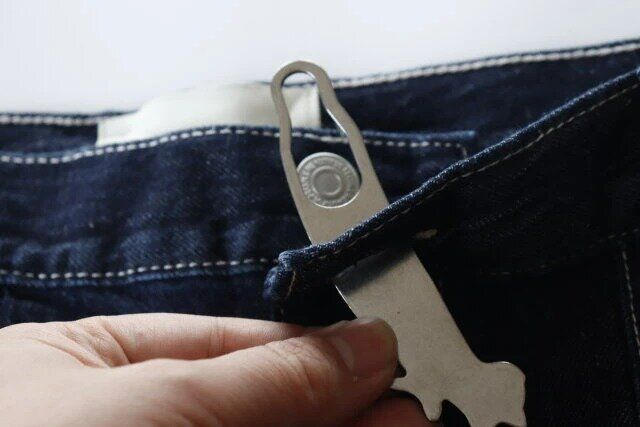 セリア 爪が長くてもボタン掛けやすいアシストフック 使用例