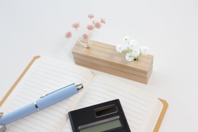 ダイソー 木製一輪挿し（2穴） ディスプレイ