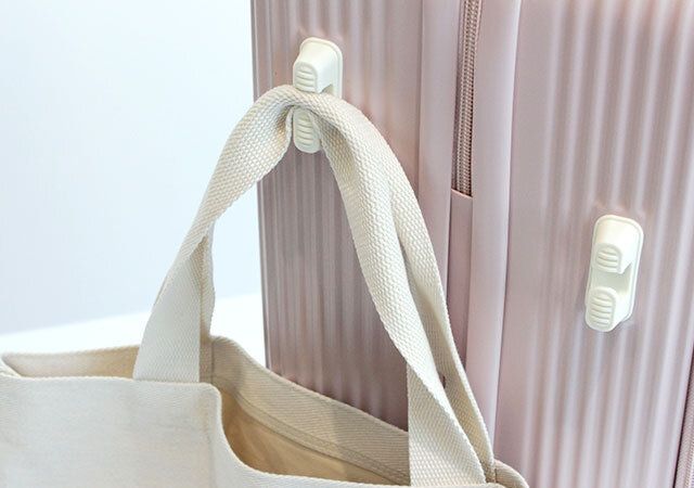 宝島社元CAおすすめスーツケースフック式底足