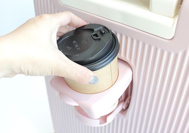 宝島社元CAおすすめスーツケースドリンクホルダー