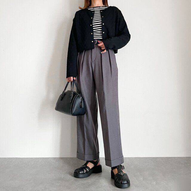 coca アンゴラタッチボートネックニットトップス グレーのタックワイドパンツ合わせ