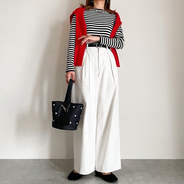 coca アンゴラタッチボートネックニットトップス 白のワイドパンツ合わせ