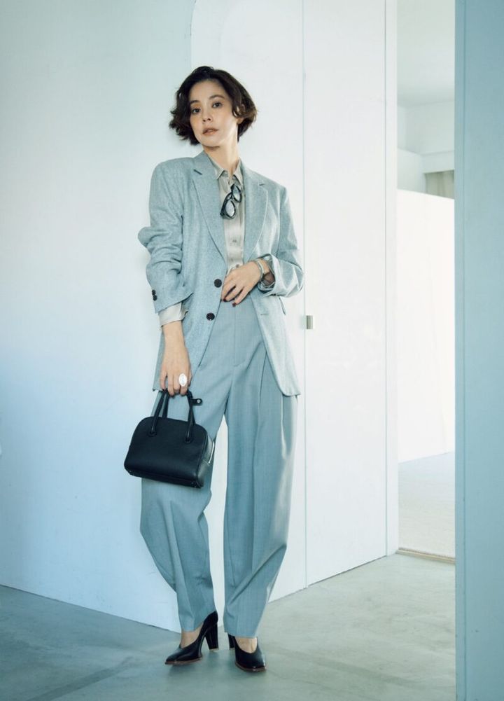 グレーのワントーンコーデ