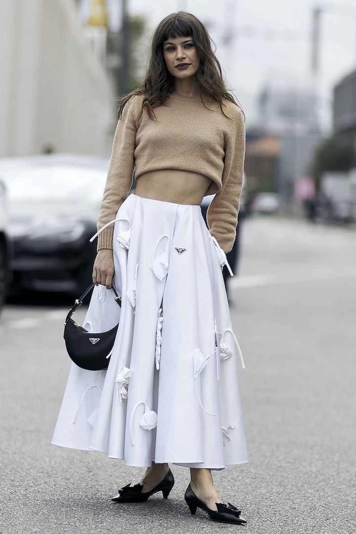 画像: ニットをクロップド風にアレンジ