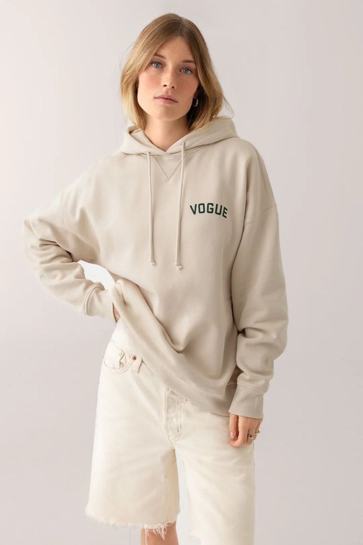 『VOGUE』スモールチームロゴパーカー エクリュ ￥22,000