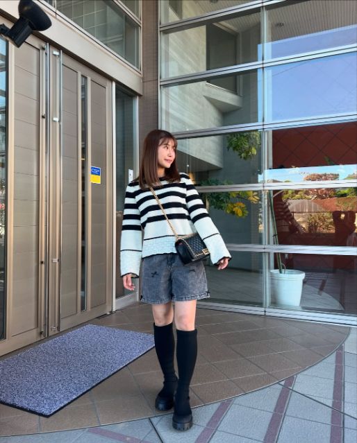 デニムハーフパンツを着たコーデ