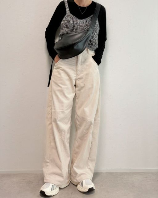 8Wコールカーブパンツを着たコーデ