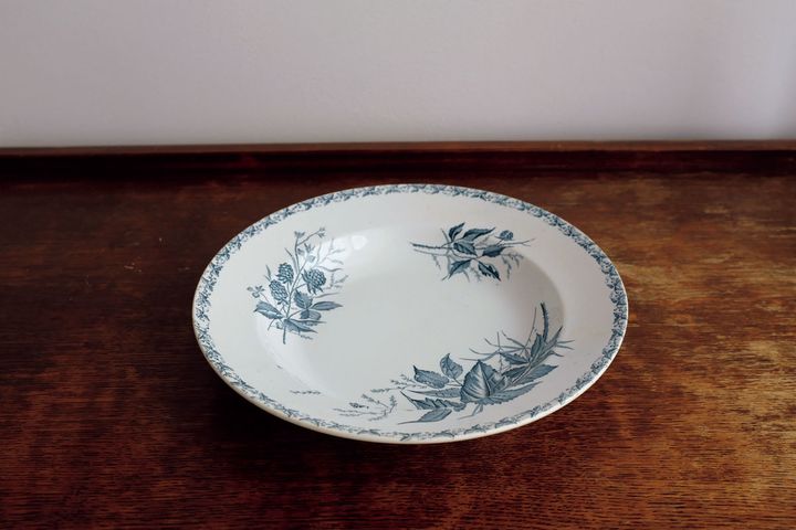 パリの“ヴィド・グルニエ”で見つけた皿