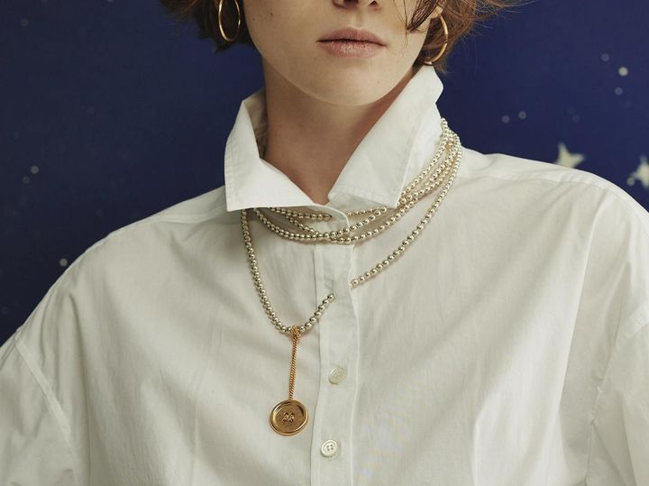 画像: ナバホパールネックレスに付けられた【アクセップ】のジュエリー。 出典：アクセップ