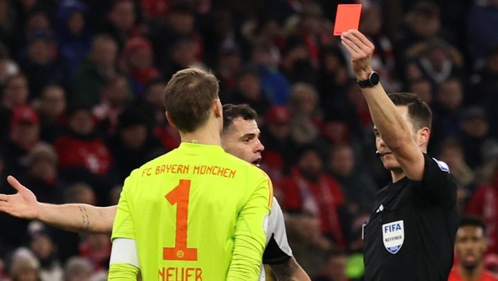 日本代表選手とも仲良しの世界最強GK、38歳にして人生初の退場になる…