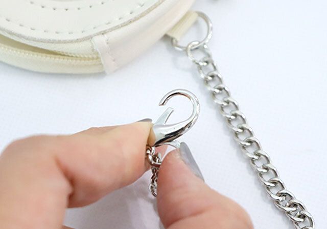 キャンドゥ 缶バッジケース80mm チェーン