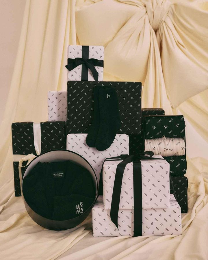 画像: 【 Joël Robuchon ＆ gelato pique】「ソックス」（ブラック）￥3,960（税込）、「HOMMEソックス」（ブラック）￥4,290（税込）