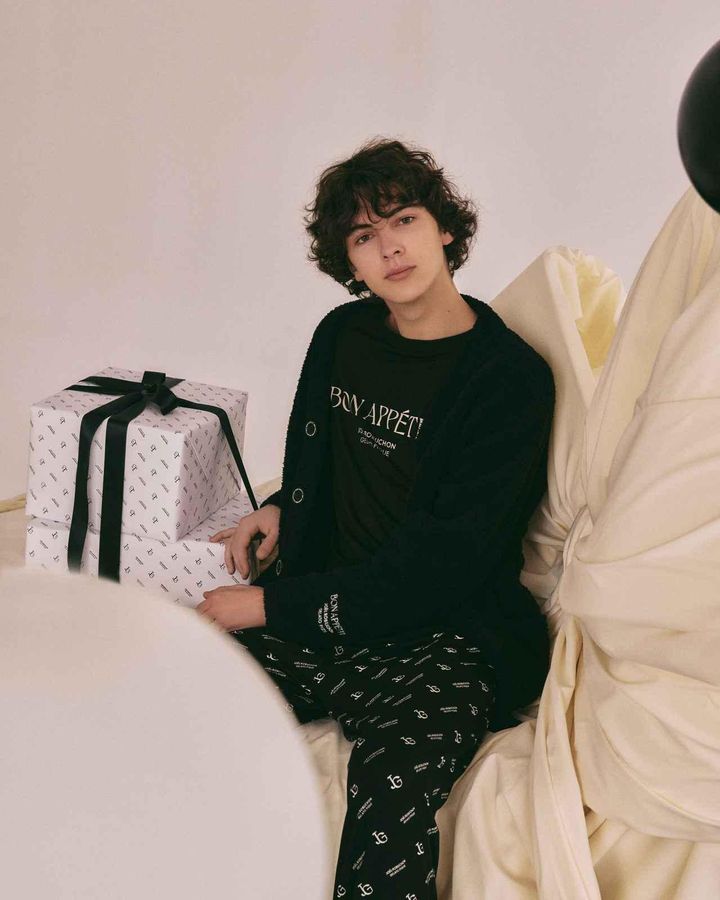 画像: 【 Joël Robuchon ＆ gelato pique】「HOMMEワンポイントロンT」（ブラック）￥6,490（税込）