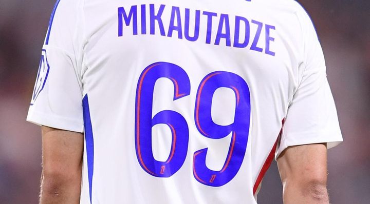 ”69“を愛する24歳のスター、自宅で武装強盗に遭う…4000万円相当の被害