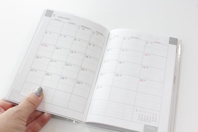 ダイソー A6ダイアリーマンスリー＆週間バーチカル マンスリーページ