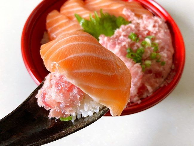 ロピア サーモン・ねぎとろ丼 