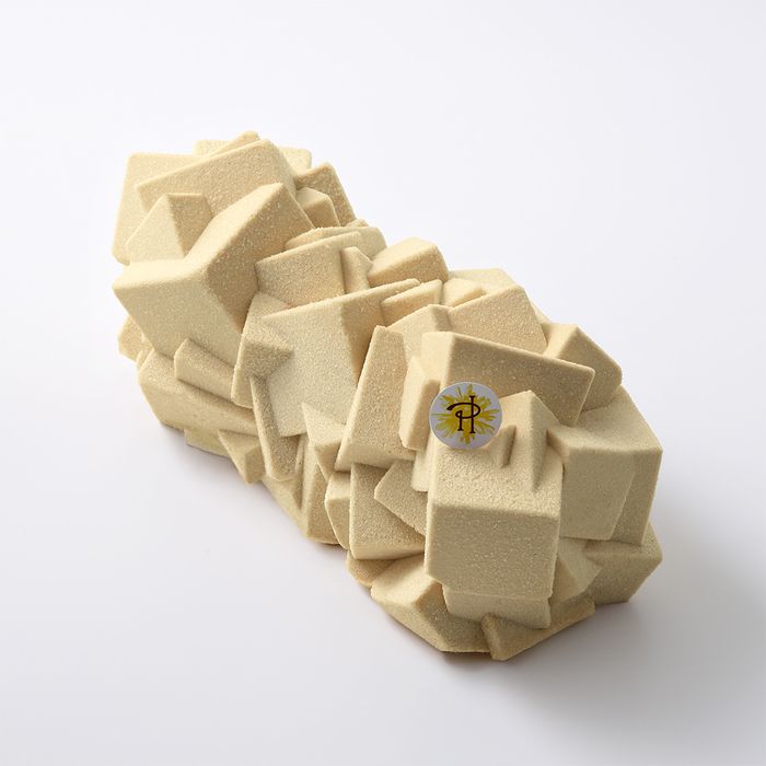 《ピエール・エルメ・パリ》2024年クリスマスに鉱物を彷彿とさせる神秘的なケーキが登場！予約受付中