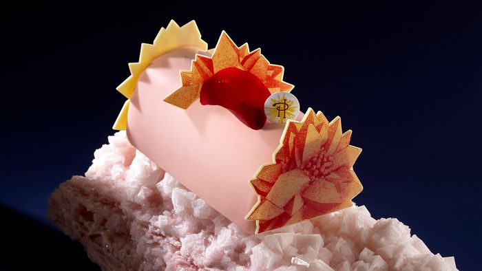 《ピエール・エルメ・パリ》2024年クリスマスに鉱物を彷彿とさせる神秘的なケーキが登場！予約受付中