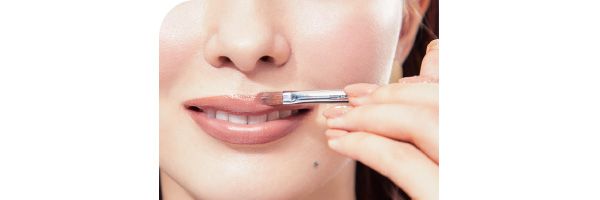 1 上唇は下唇のように厚く丸い形に