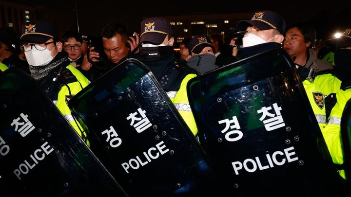 韓国で戒厳令布告！歴史的大事件の中、遠征中の神戸サポーターは…