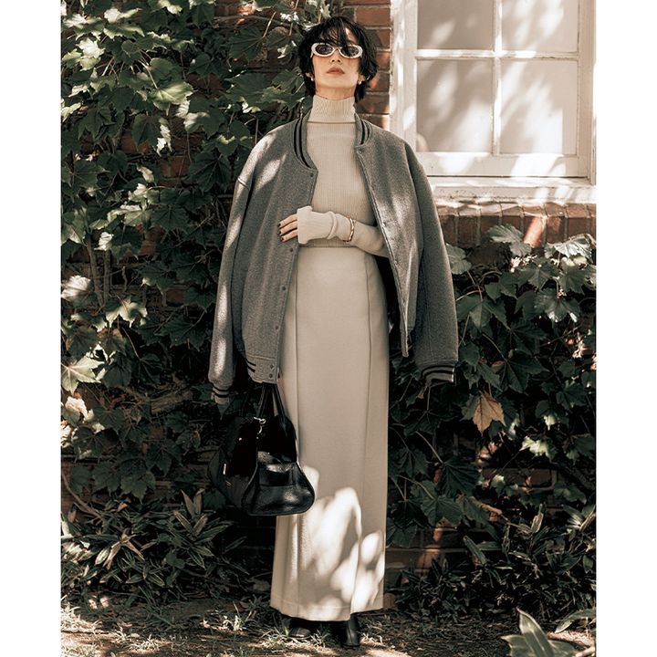 カジュアルと上品をミックスさせたワントーンコーデ