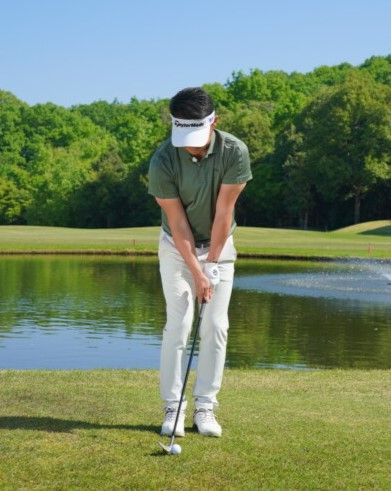 球が高く上がる握りはどっち…？ 「右手のグリップがポイント」とプロが解説