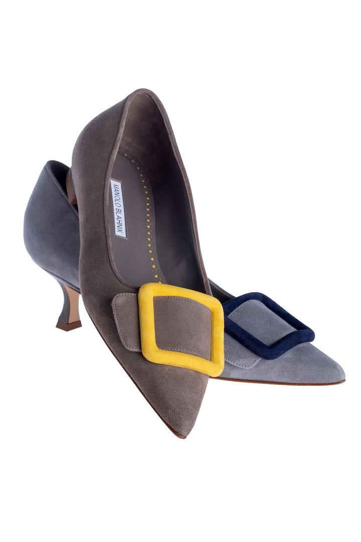 メイセールパンプ ヒール5㎝ ￥148,500 メイセールパンプフラット ヒール1㎝ ¥145,200／ともにMANOLO BLAHNIK（ブルーベル・ジャパン）