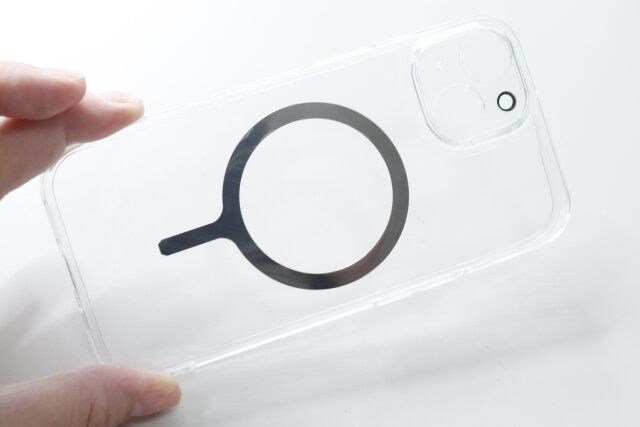 セリアのiPhoneケース用 MagSafe対応ステッカーの使用例