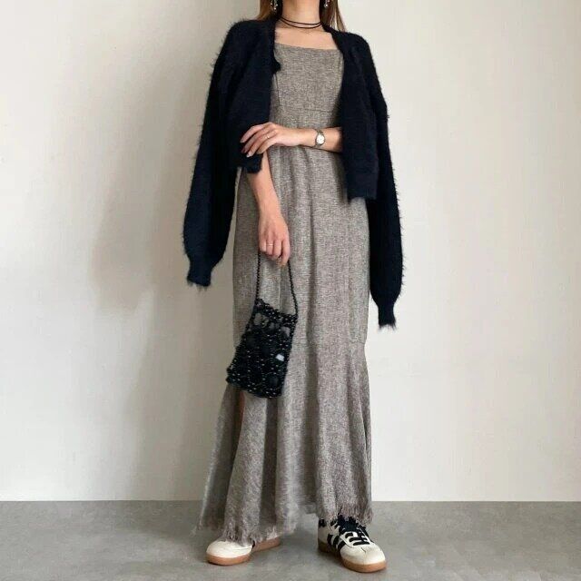 adidas SAMBA女性ワンピースコーデ