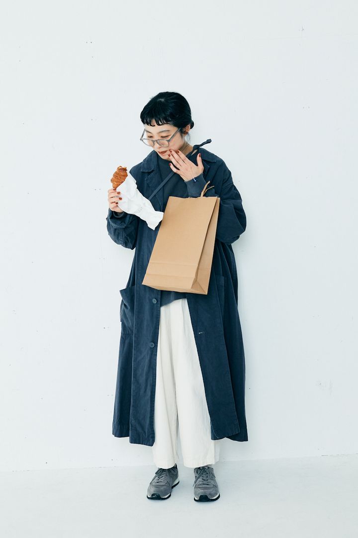 ネイビーコートのお手本着まわし2選。スニーカーでハズすのが決め手【FUDGE FRIEND おしゃれさんの毎日コーディネート｜田中真里奈】