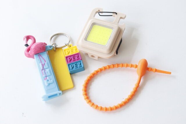 セリアのカスタムストラップとキーホルダー