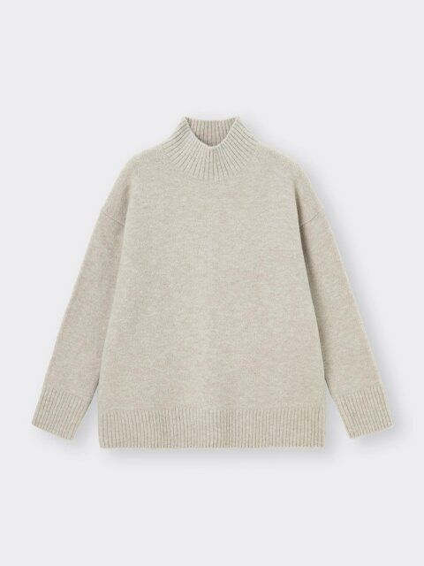 GUのパフィータッチハイネックセーター