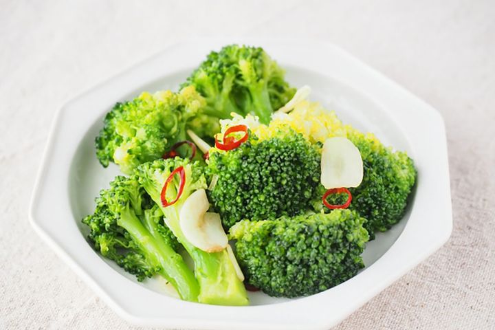 ▲ブロッコリーをオリーブ油とニンニクで蒸し焼きしたペペロン風もおすすめ。